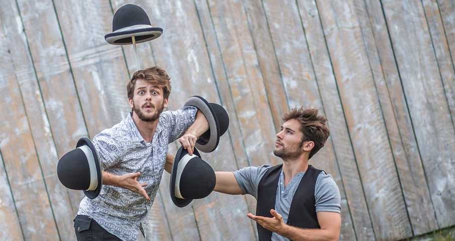 Juggling Hats & Flying Hats "Machine De Cirque"