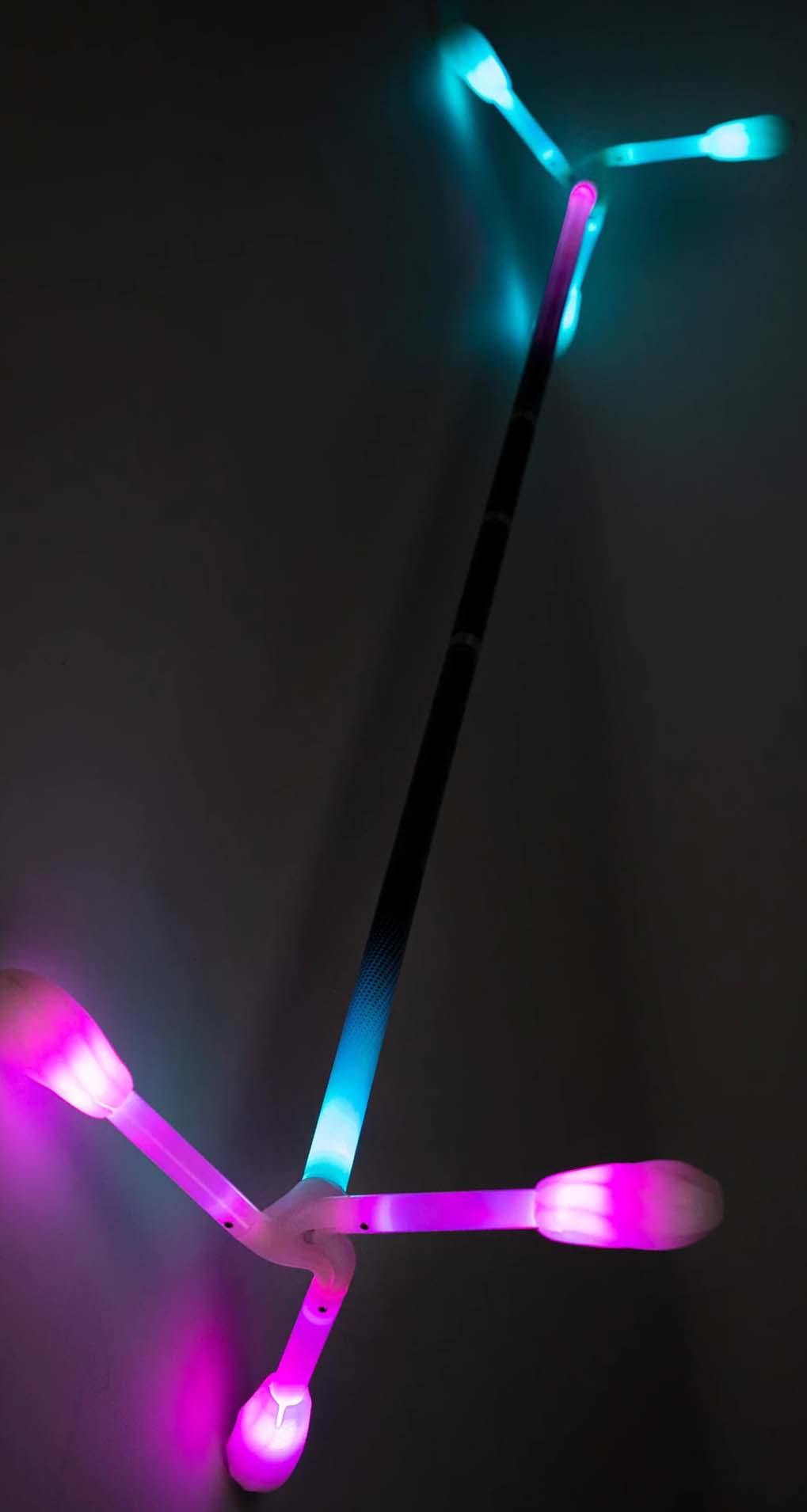 LED Dragon Staff Break Down (threeworlds)